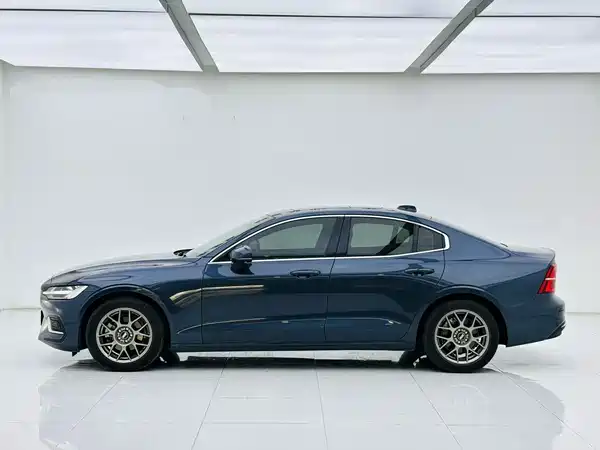 Volvo S60 2023, фото 4