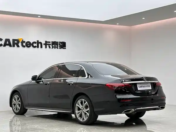 Mercedes-Benz E-Class 2023, фото 3