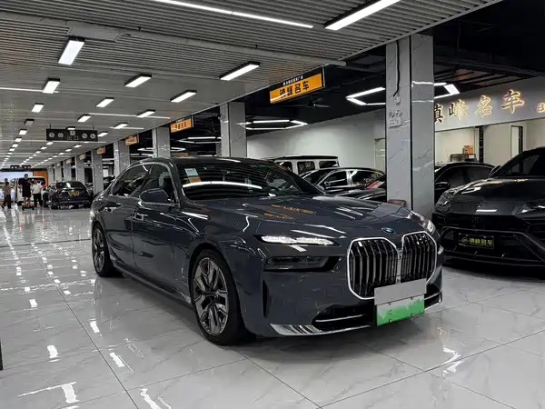 BMW i7 2023, фото 3