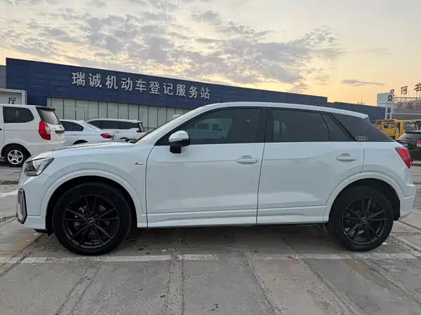 Audi Q2L 2022, фото 4