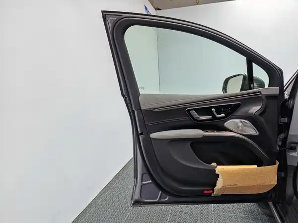 Mercedes-Benz EQS SUV 2023, фото 13