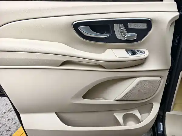 Mercedes-Benz V-Class 2022, фото 27