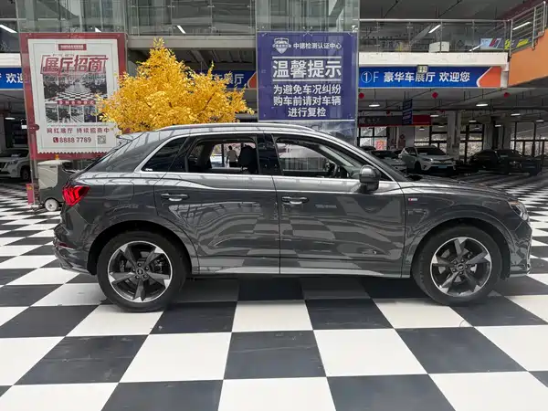 Audi Q3 2023, фото 4