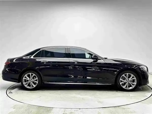 Mercedes-Benz E-Class 2023, фото 4