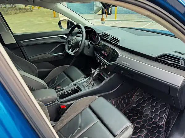 Audi Q3 Sportback 2023, фото 11