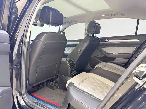 Volkswagen Magotan 2023, фото 5