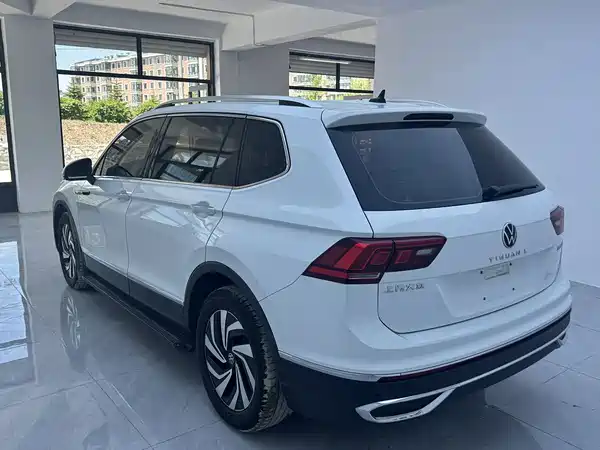 Volkswagen Tiguan L 2023, фото 3