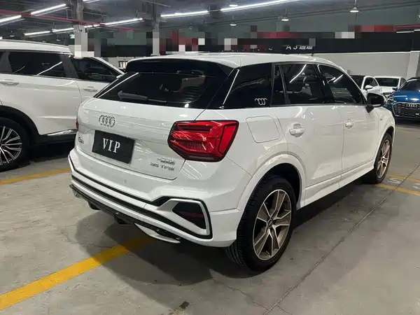 Audi Q2L 2022, фото 6