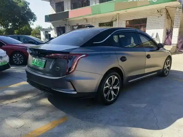 Hongqi E-QM5 2022, фото 8