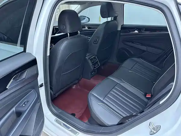 Volkswagen Passat 2023, фото 19