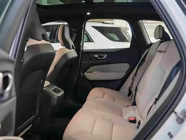 Volvo XC60 2026, фото 5