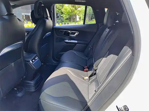 Mercedes-Benz EQE SUV 2023, фото 8
