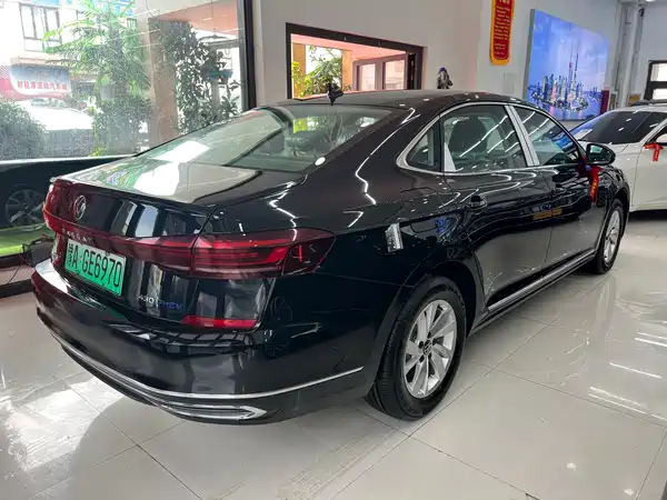 Volkswagen Passat PHEV 2025, фото 10