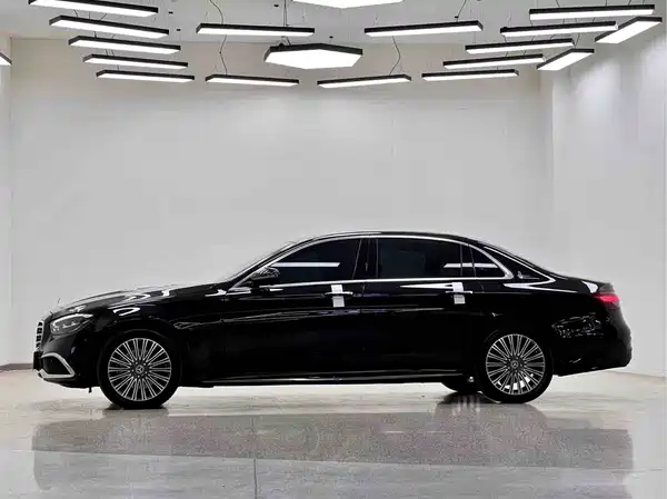 Mercedes-Benz E-Class 2023, фото 4
