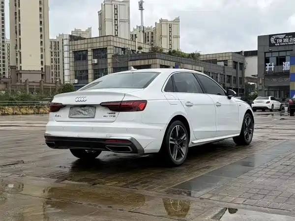 Audi A4L 2022, фото 7