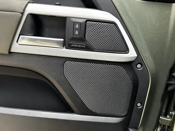 Land Rover Defender 2022, фото 5