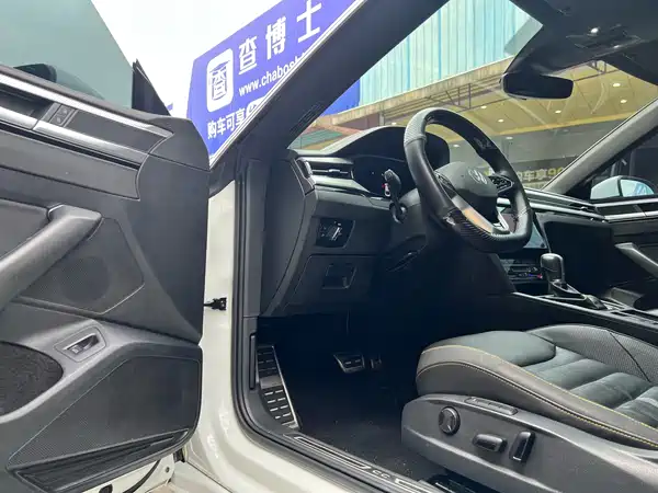 Volkswagen Passat CC 2023, фото 10
