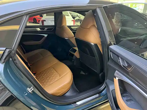 Audi A7L 2022, фото 7