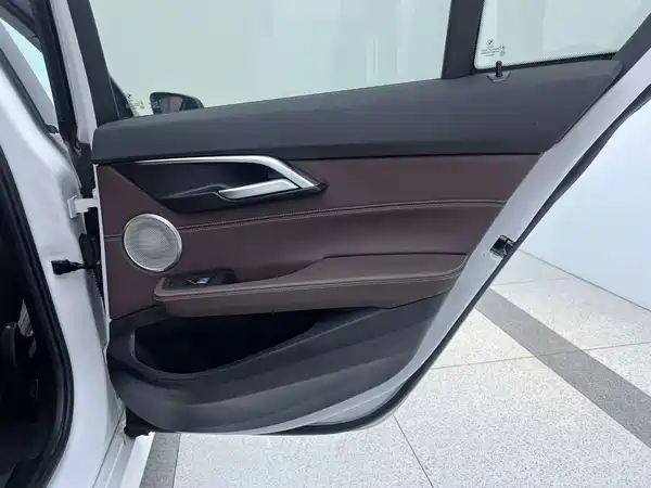 BMW 1 Series 2023, фото 16