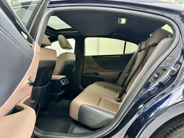 Lexus ES 2023, фото 8