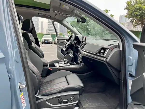 Audi Q5L 2022, фото 13