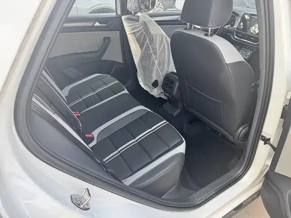 Volkswagen T-ROC 2025, фото 8