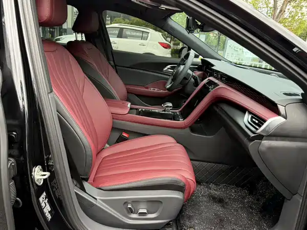 Hongqi H5 2025, фото 13