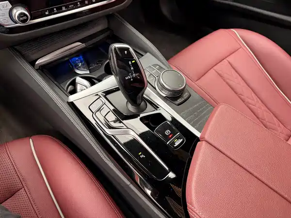 BMW 5 Series 2023, фото 9