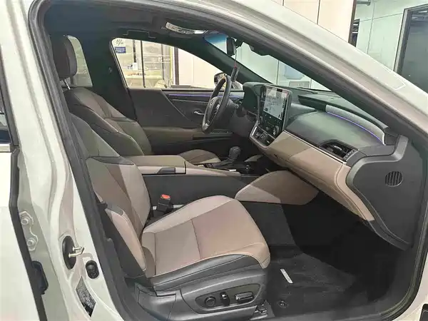 Lexus ES 2025, фото 18