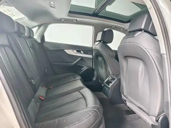 Audi A4L 2024, фото 6