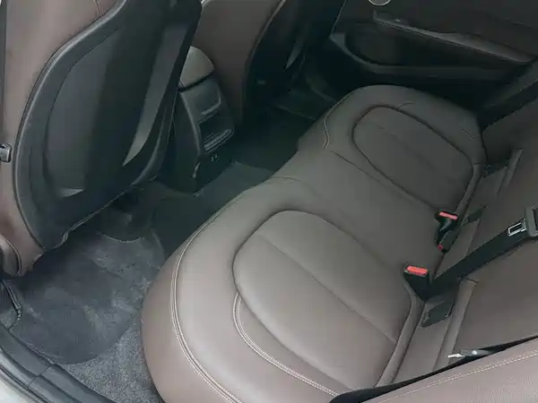 BMW 1 Series 2023, фото 15