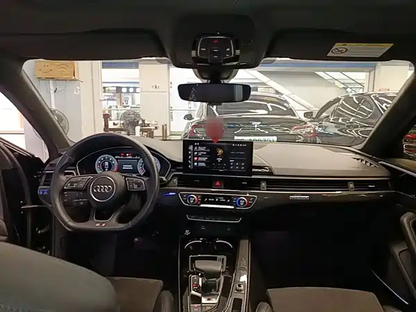Audi A4L 2022, фото 9