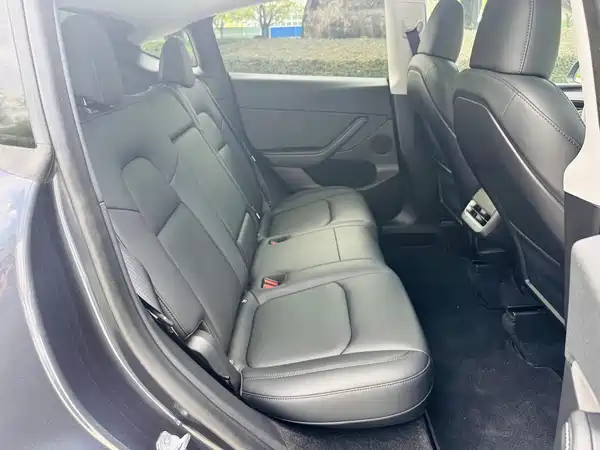 Tesla Model Y 2024, фото 17