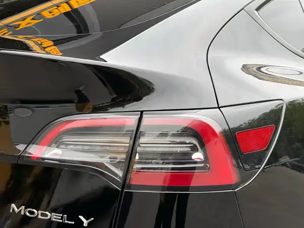 Tesla Model Y 2022, фото 27