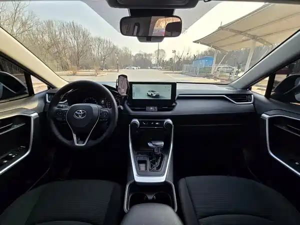 Toyota RAV4 2024, фото 9