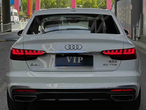 Audi A4L 2020, фото 5