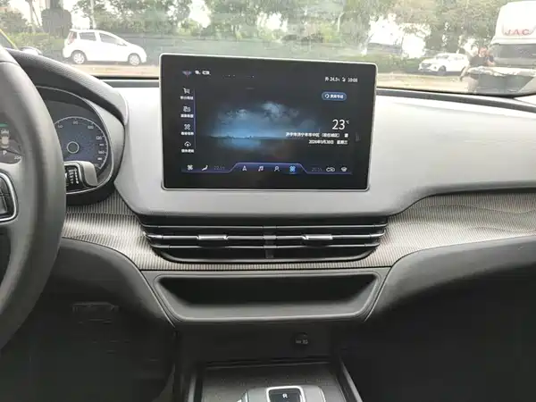 Hongqi E-QM5 2022, фото 12