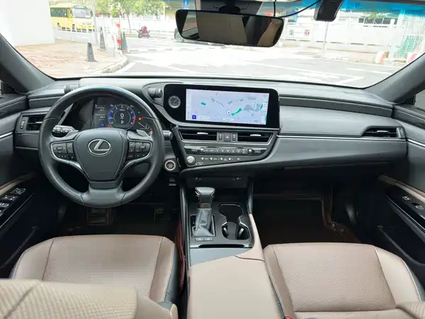 Lexus ES 2023, фото 11