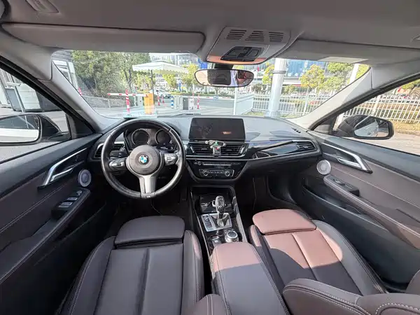 BMW 1 Series 2023, фото 8