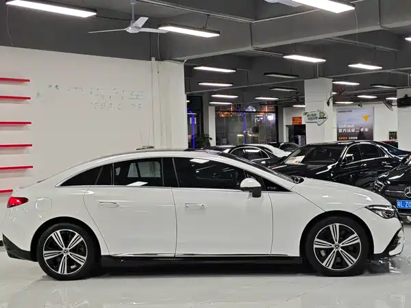 Mercedes-Benz EQE 2022, фото 7