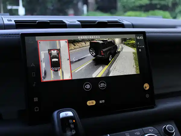 Land Rover Defender 2023, фото 24