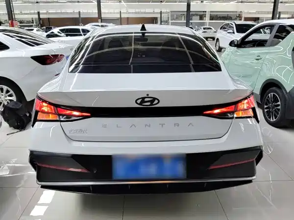 Hyundai Elantra 2023, фото 5