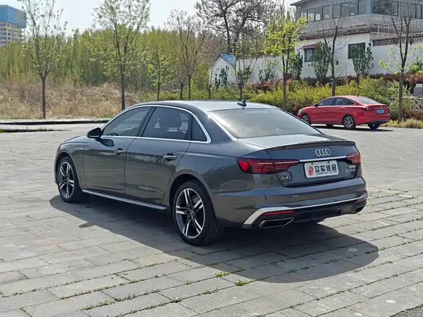 Audi A4L 2022, фото 9