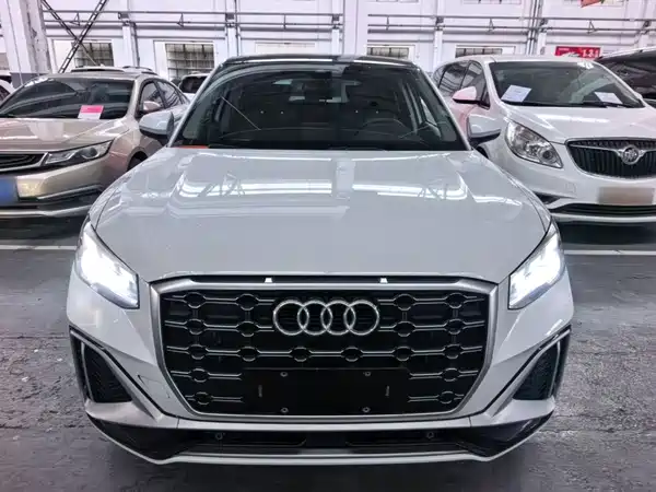 Audi Q2L 2022, фото 2