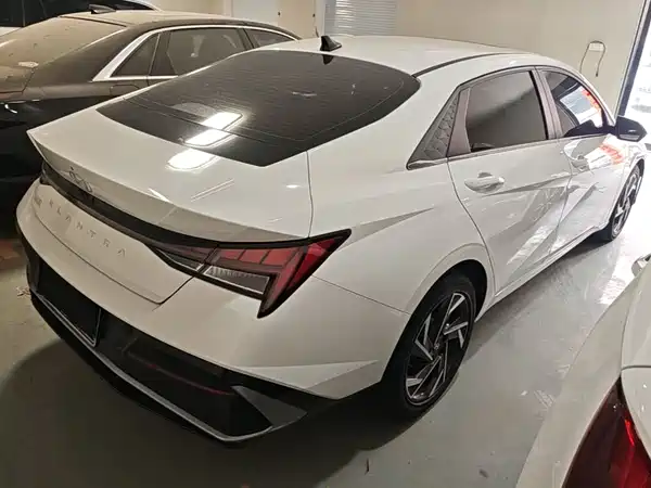 Hyundai Elantra 2023, фото 4
