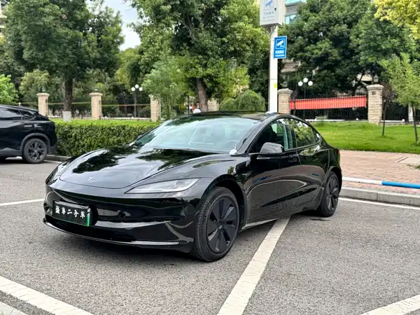 Tesla Model 3 2023