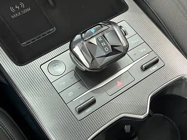 BYD Song L DM-i 2025, фото 20
