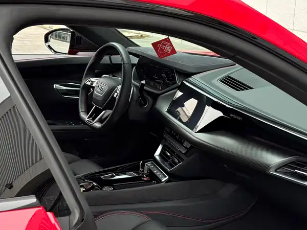 Audi RS e-tron GT 2023, фото 13