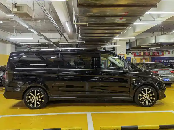 Mercedes-Benz V-Class 2024, фото 10