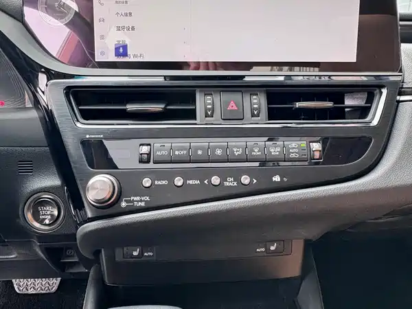 Lexus ES 2023, фото 10